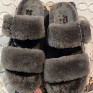 Ugg sandals only wore a few timers